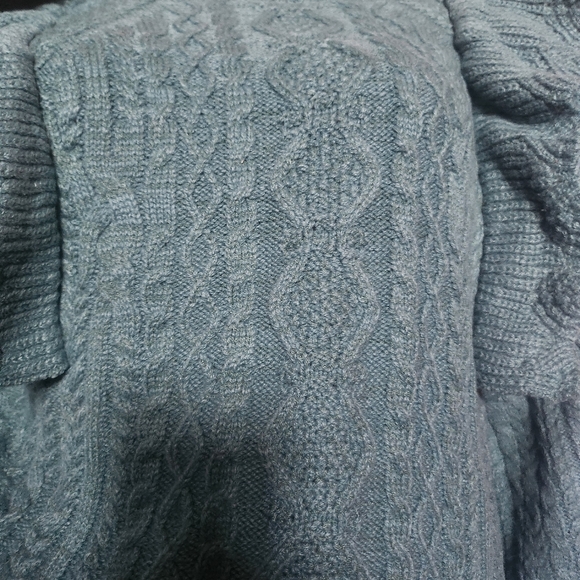 Green Listicle Sweater with poof shoulder detail. small. - Picture 9 of 11